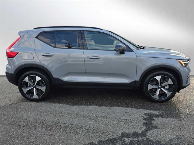 2026 Volvo XC40 Plus, B5 AWD Gas (mild hybrid), Dark
