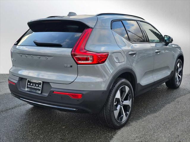 2026 Volvo XC40 Plus, B5 AWD Gas (mild hybrid), Dark