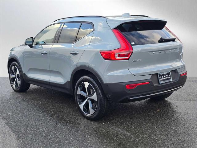 2026 Volvo XC40 Plus, B5 AWD Gas (mild hybrid), Dark