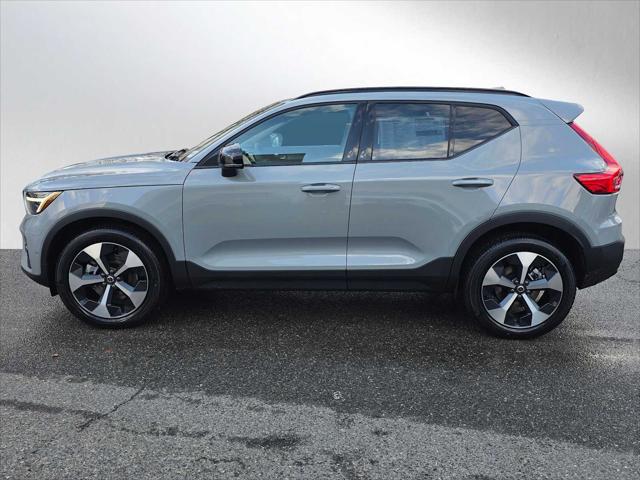 2026 Volvo XC40 Plus, B5 AWD Gas (mild hybrid), Dark