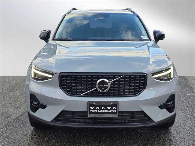 2026 Volvo XC40 Plus, B5 AWD Gas (mild hybrid), Dark
