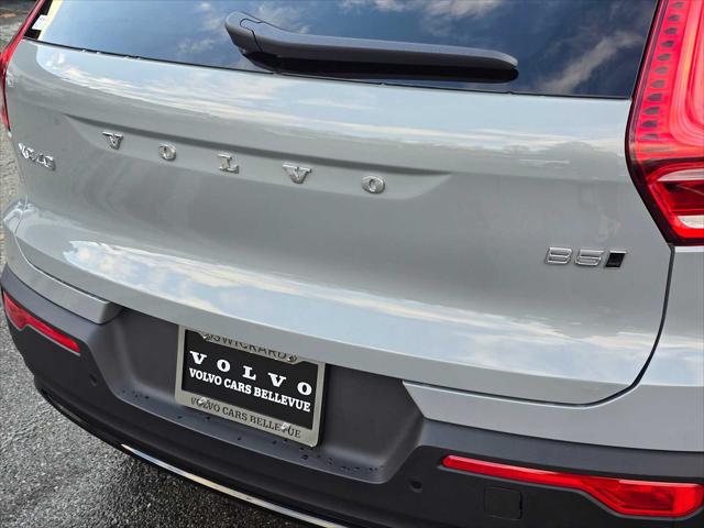 2026 Volvo XC40 Plus, B5 AWD Gas (mild hybrid), Dark