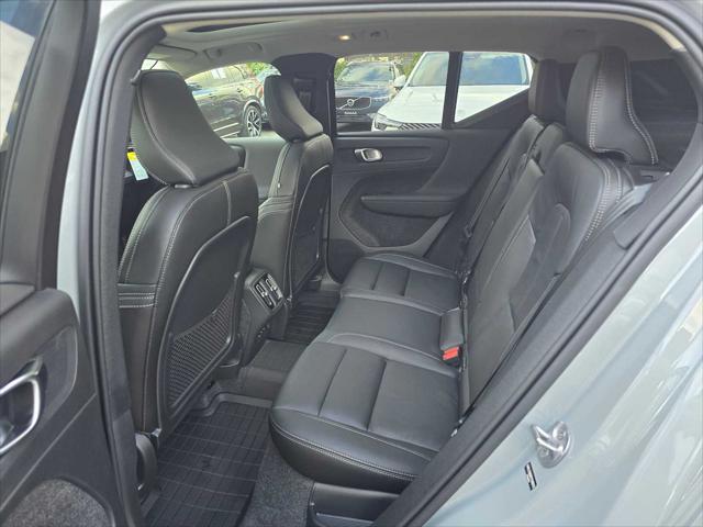 2026 Volvo XC40 Plus, B5 AWD Gas (mild hybrid), Dark