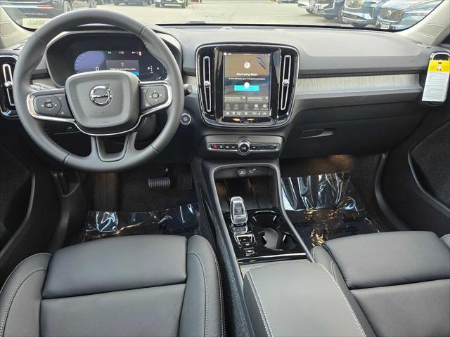 2026 Volvo XC40 Plus, B5 AWD Gas (mild hybrid), Dark