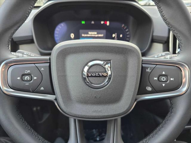 2026 Volvo XC40 Plus, B5 AWD Gas (mild hybrid), Dark
