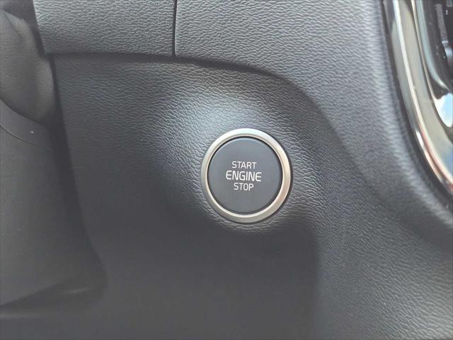 2026 Volvo XC40 Plus, B5 AWD Gas (mild hybrid), Dark