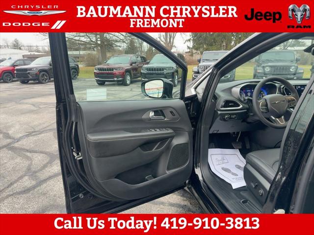 2026 Chrysler Pacifica Select AWD