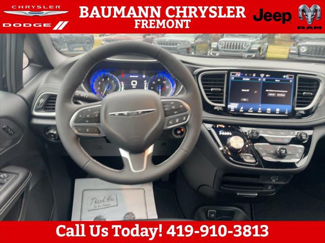 2026 Chrysler Pacifica Select AWD