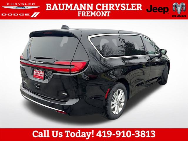 2026 Chrysler Pacifica Select AWD