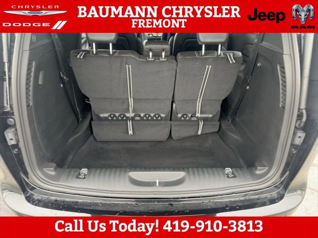 2026 Chrysler Pacifica Select AWD