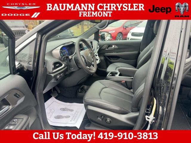 2026 Chrysler Pacifica Select AWD