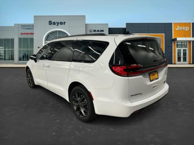 2026 Chrysler Pacifica Limited AWD