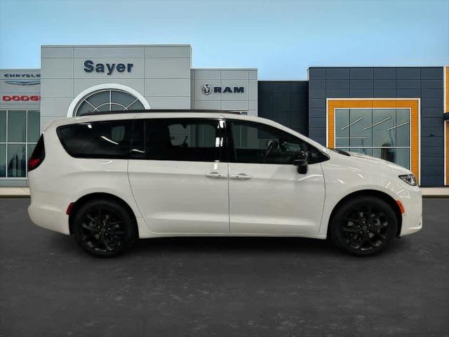 2026 Chrysler Pacifica Limited AWD