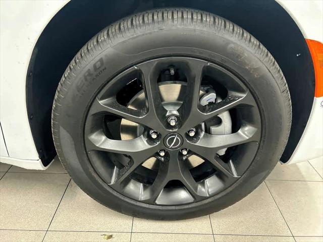 2026 Chrysler Pacifica Limited AWD