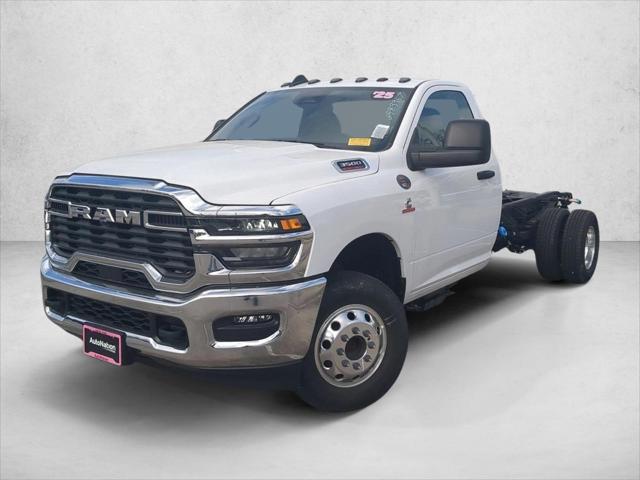 2025 RAM Ram 3500 Chassis Cab RAM 3500 TRADESMAN CHASSIS REGULAR CAB 4X2 84 CA