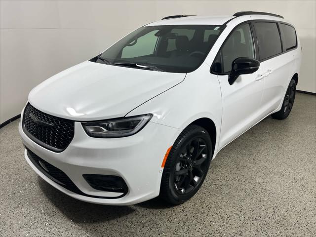 2026 Chrysler Pacifica Select AWD