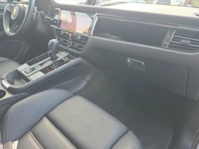 2025 Porsche Macan Macan
