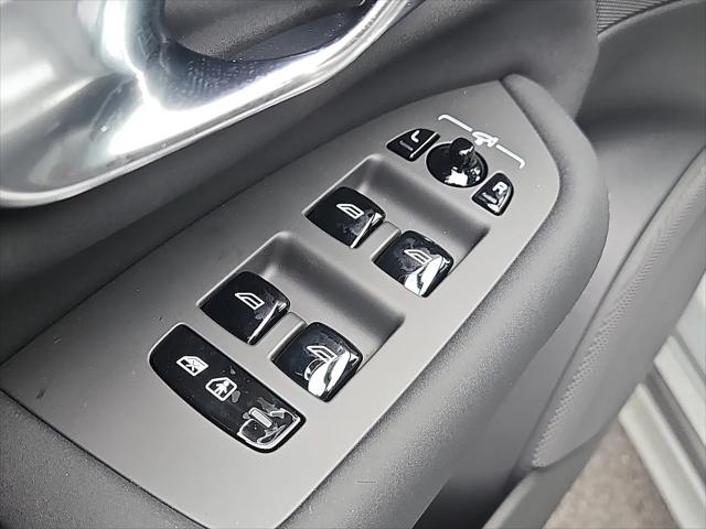 2026 Volvo XC90 Ultra, B6 AWD Gas (mild hybrid), Gasoline, Bright, 7 Seats