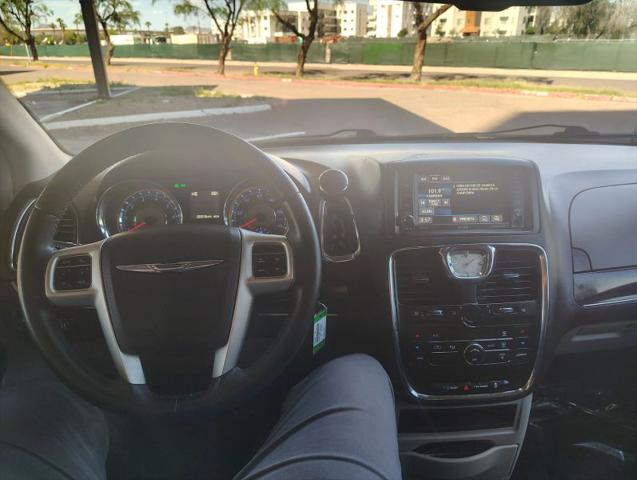 2015 Chrysler Town & Country Touring