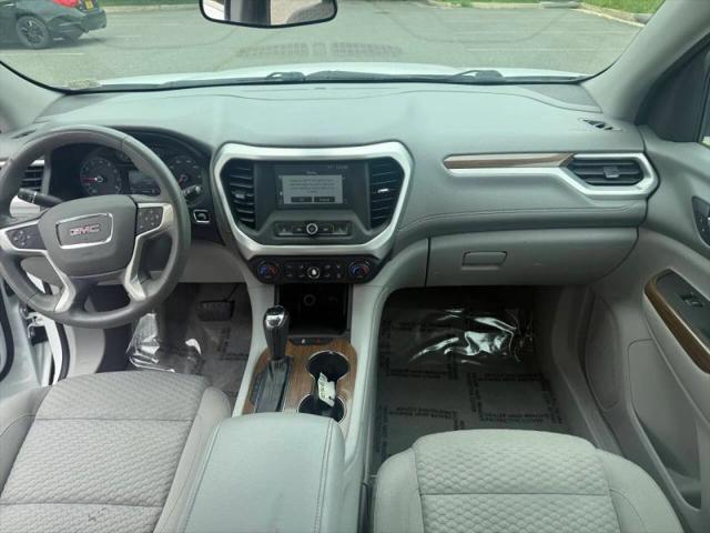 2017 GMC Acadia SLE-1