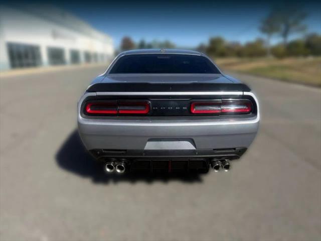 2016 Dodge Challenger SXT Plus
