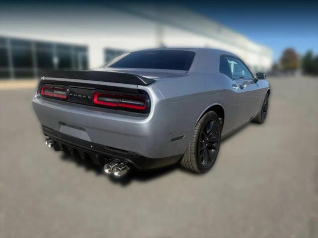 2016 Dodge Challenger SXT Plus