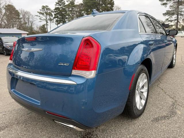 2022 Chrysler 300 Touring