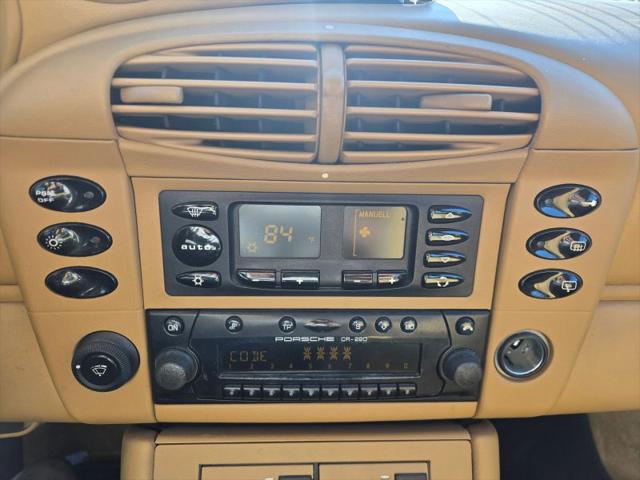 2001 Porsche 911 Carrera 4