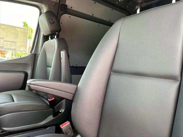 2025 Mercedes-Benz Sprinter 2500 High Roof 4-Cyl Diesel HO