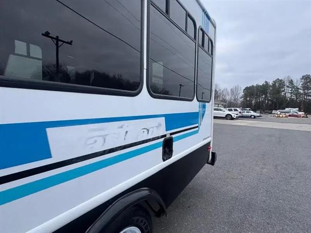 2014 Ford E-450 Cutaway E-450
