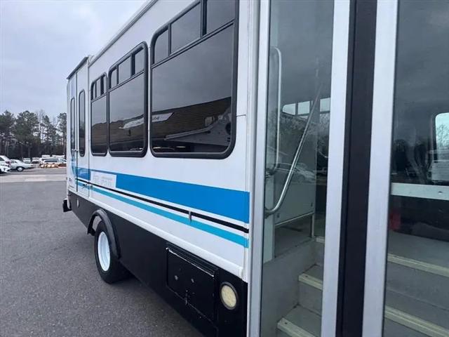 2014 Ford E-450 Cutaway E-450
