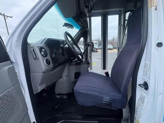 2014 Ford E-450 Cutaway E-450