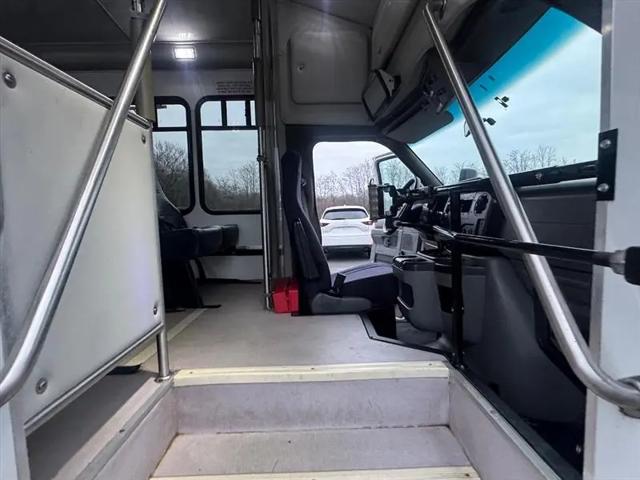 2014 Ford E-450 Cutaway E-450