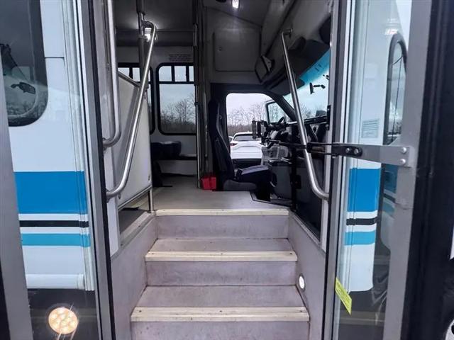 2014 Ford E-450 Cutaway E-450