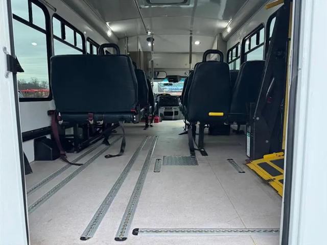 2014 Ford E-450 Cutaway E-450