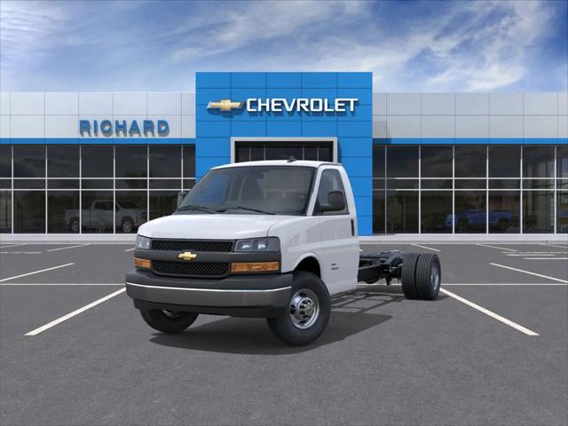 2025 Chevrolet Express Cutaway Work Van