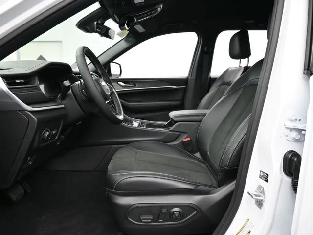 2026 Jeep Grand Cherokee Altitude 4x2