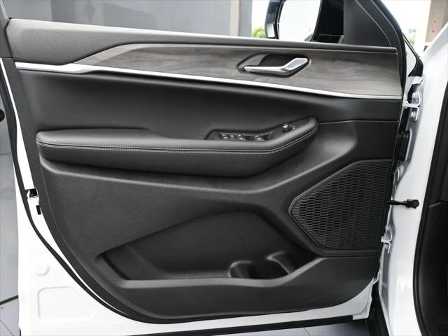 2026 Jeep Grand Cherokee Altitude 4x2