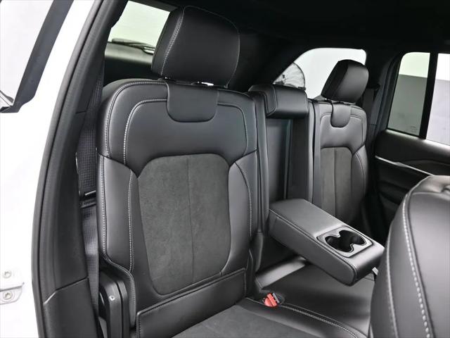 2026 Jeep Grand Cherokee Altitude 4x2