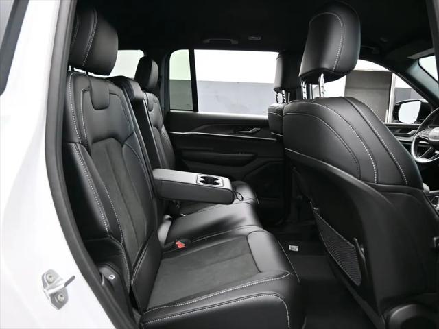 2026 Jeep Grand Cherokee Altitude 4x2