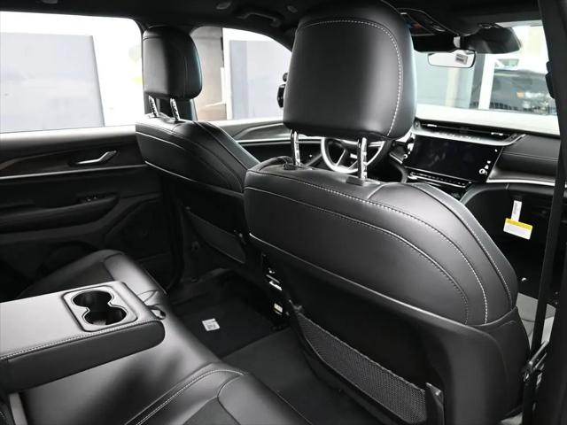 2026 Jeep Grand Cherokee Altitude 4x2