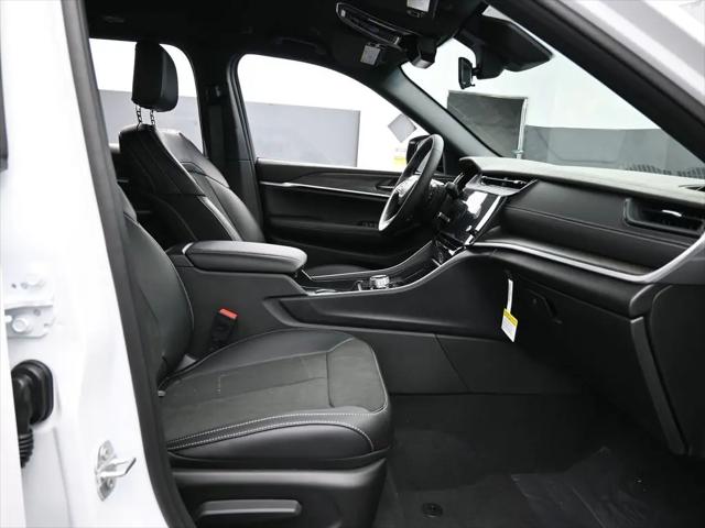 2026 Jeep Grand Cherokee Altitude 4x2