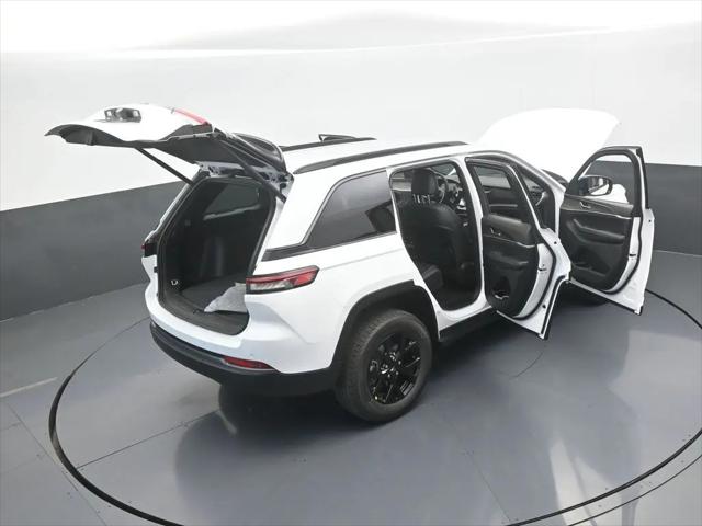 2026 Jeep Grand Cherokee Altitude 4x2