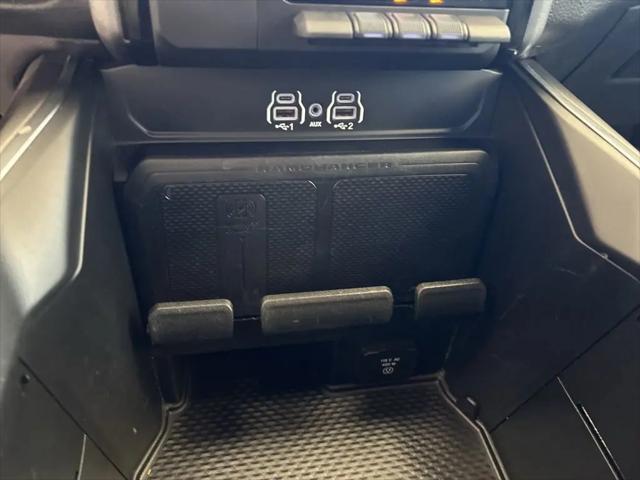 2025 Ram 1500 Big Horn Crew Cab 4x4 5'7" Box