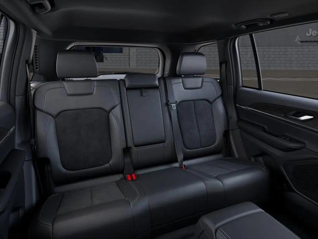 2026 Jeep Grand Cherokee Altitude 4x2