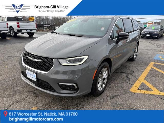 2025 Chrysler Pacifica Select