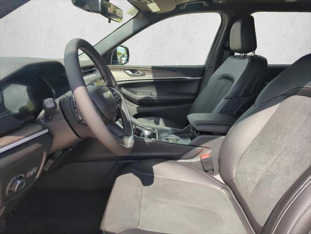 2026 Jeep Grand Cherokee Altitude 4x2