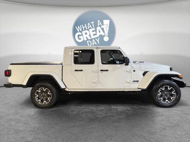 2026 Jeep Gladiator GLADIATOR SAHARA 4X4 2026 Jeep Gladiator GLADIATOR SAHARA 4X4