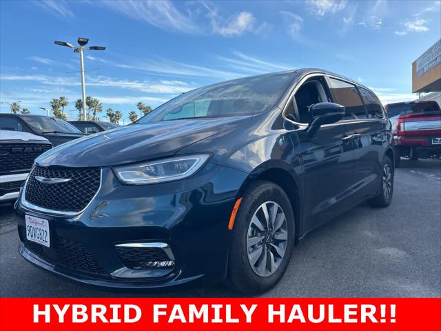 2022 Chrysler Pacifica Hybrid Touring L