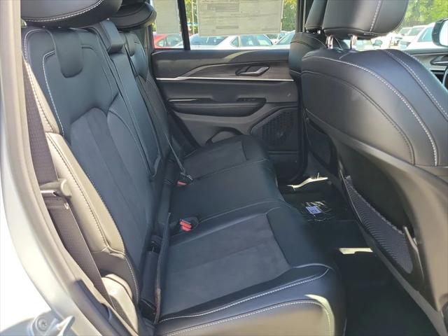 2026 Jeep Grand Cherokee Altitude 4x2